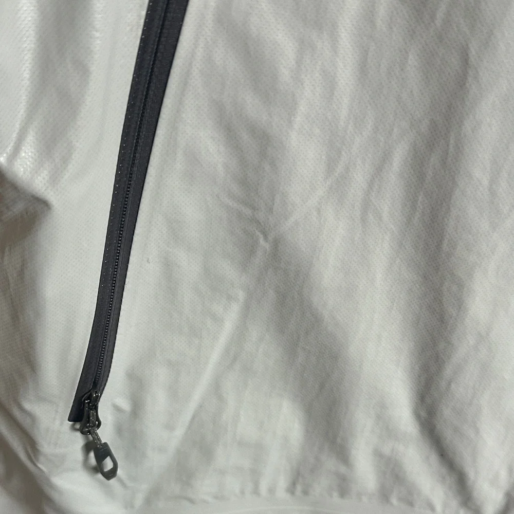 Columbia Men's Light Gray Raincoat - Picture 6 of 9